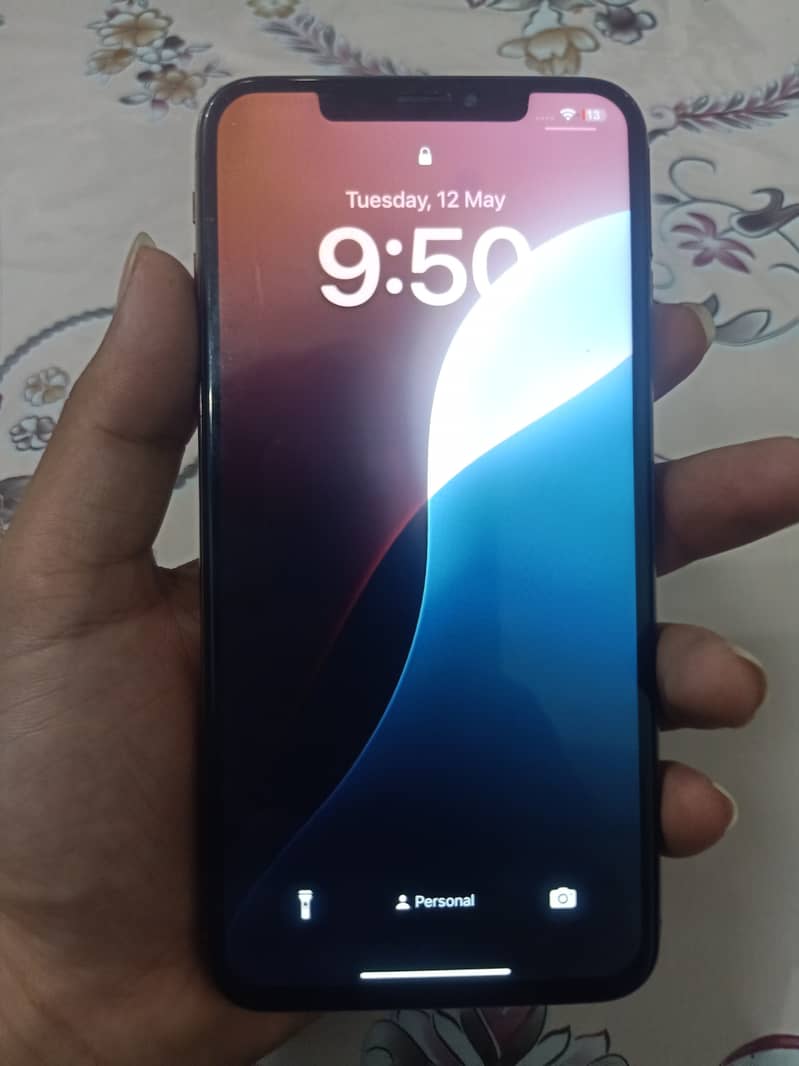 Apple iPhone XS Max 4