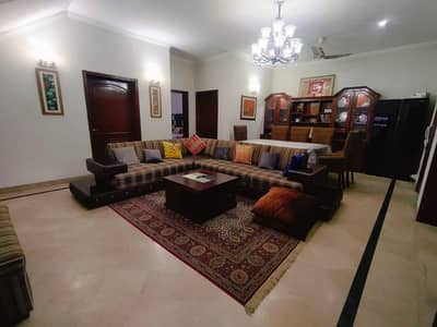 10 Marla fully furnished house only daily basis itc per day rent 18k