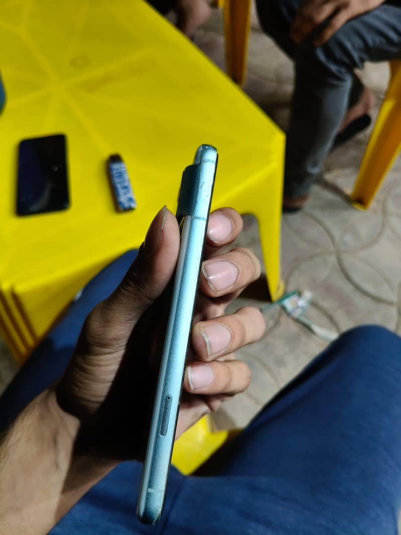Google pixel 8 5
