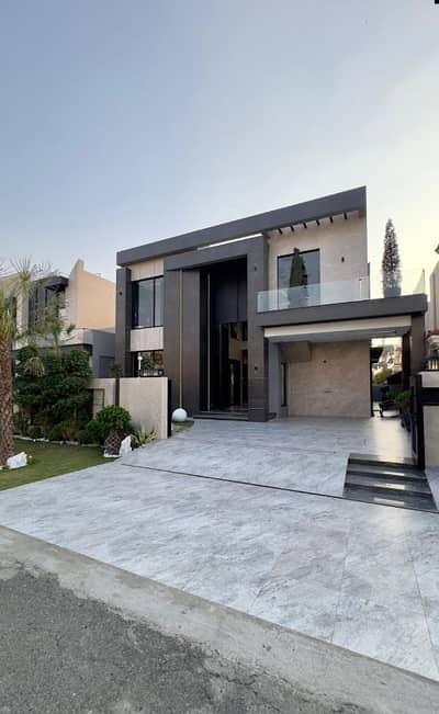 1 KANAL ELEGANT SUPER HOT LOCATED ULTRA MODERN BUNGALOW IS AVAILABLE IN THE BEST BLOCK OF DHA LAHORE.