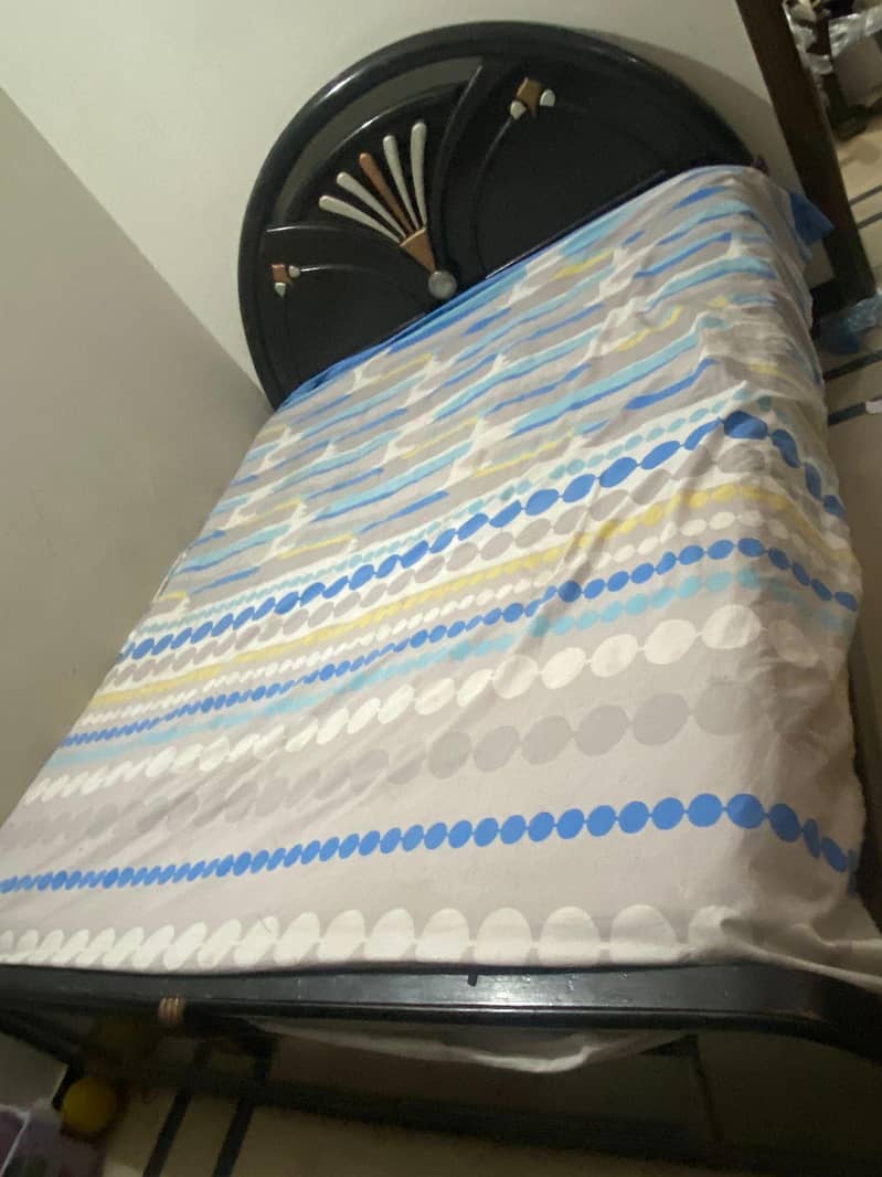 queen size bed 0