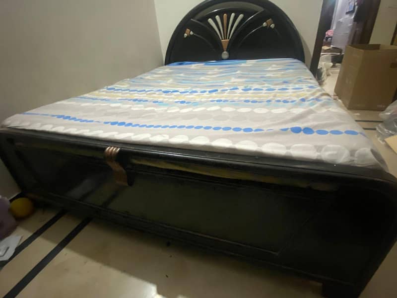 queen size bed 2
