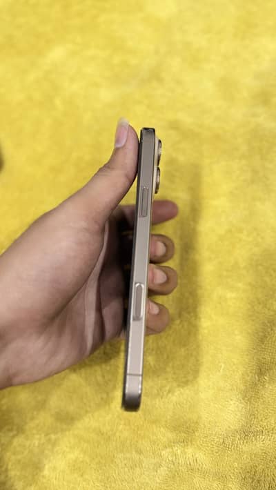 I phone 16 pro max desert titanium jv
