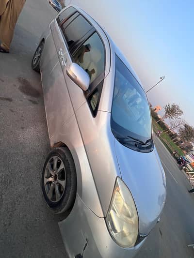 new car modal 2007/14 Toyota isis urgant sale only call me o3l7668l7oo