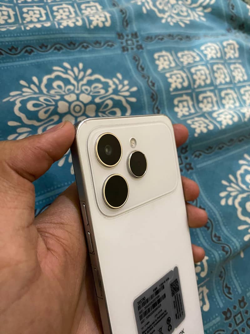 Tecno spark40 4