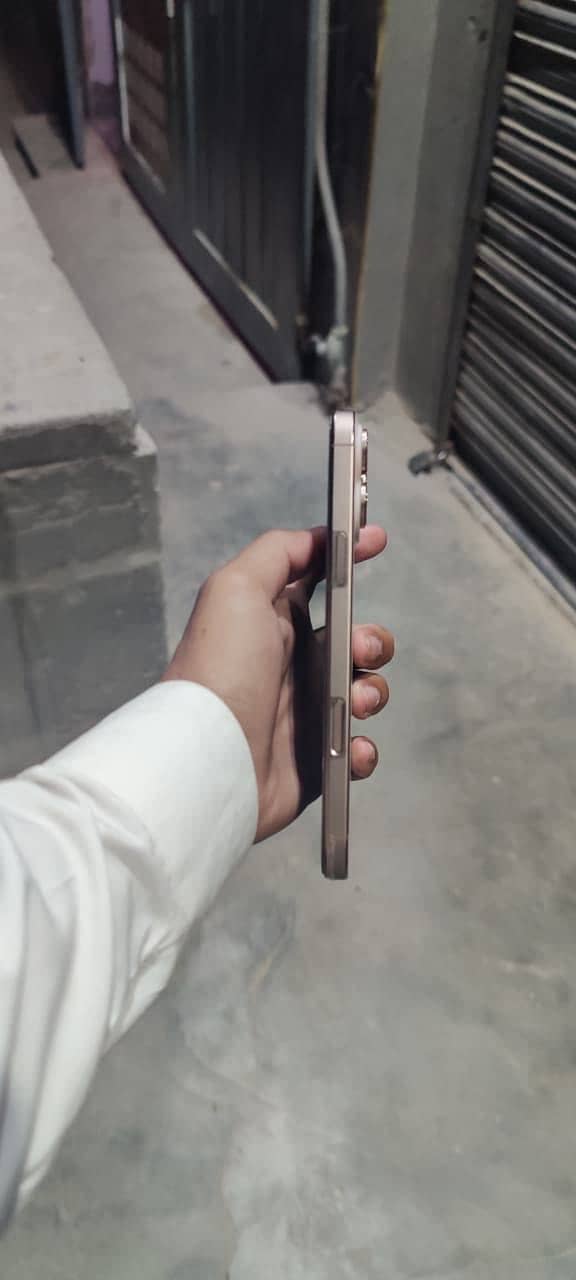 16 pro Max 5