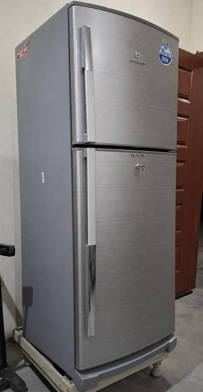 Dawlance refrigerator lvs 9175 medium size only 3 years used. only 97w