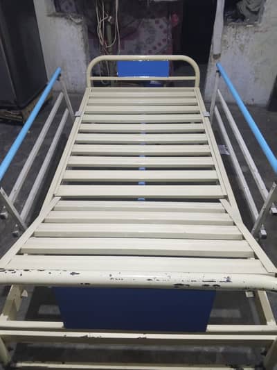 Manual Patient Hospital Bed for Sale in Good Condition.
