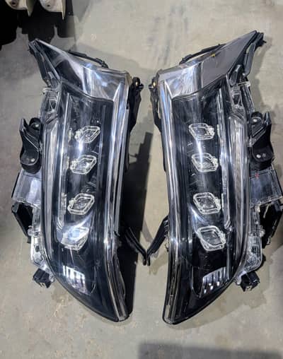 TOYOTA PRADO  FRONT LIGHTS