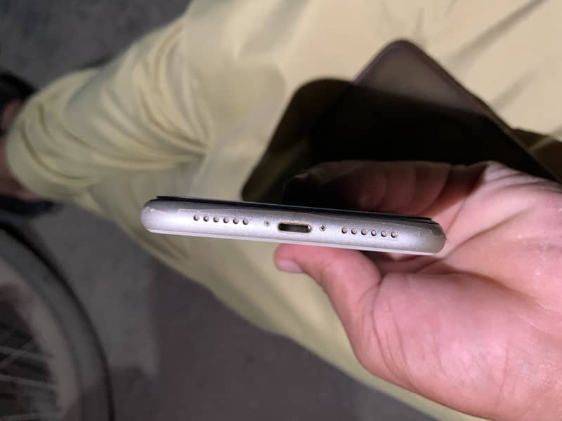 iPhone 11 7