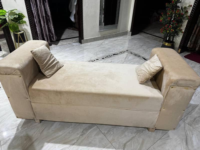 Sofa Setty New Condition 0
