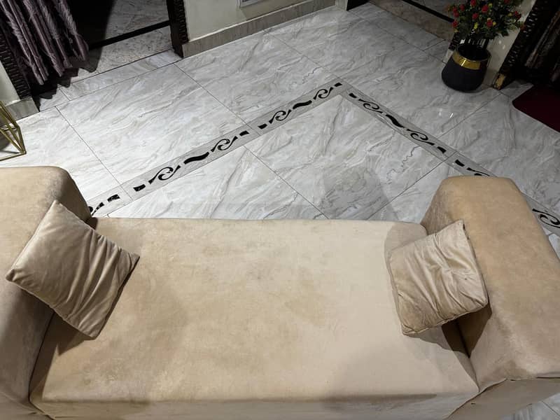 Sofa Setty New Condition 2