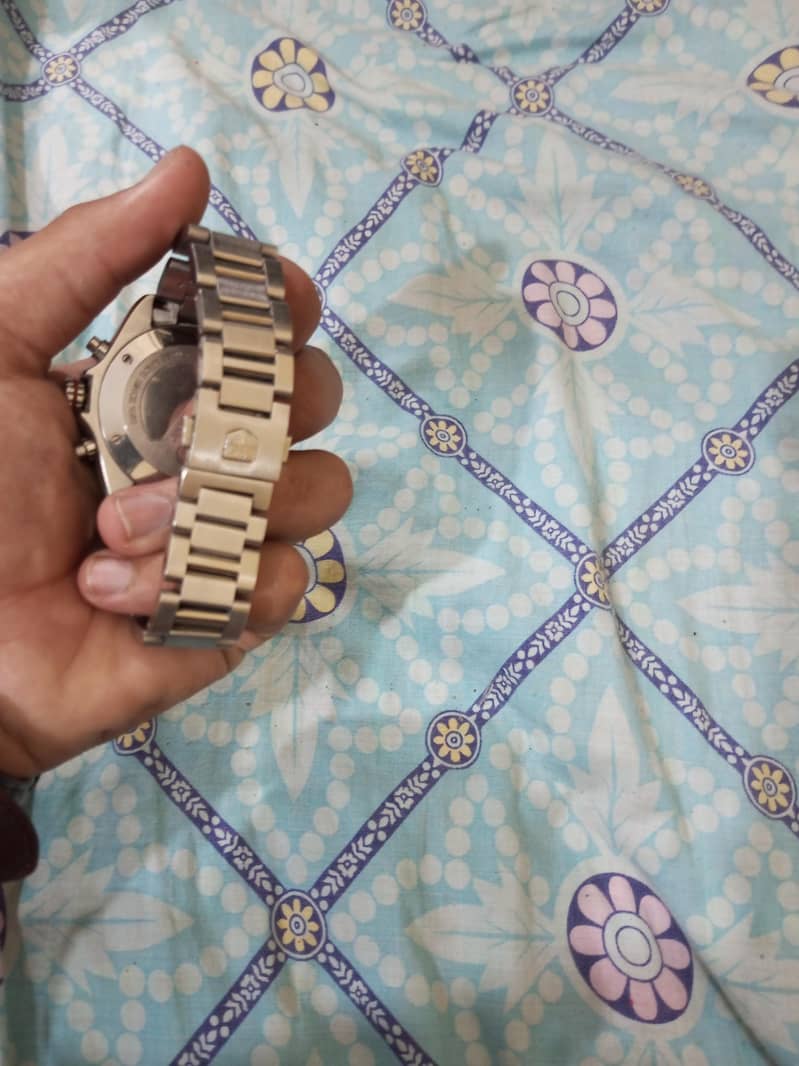 men watch 3