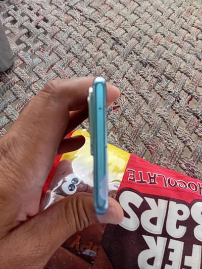 back halki c crack ha Baki mobile bilkul ok ha