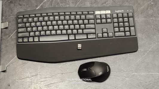 Logitech MK850 Multi-Device Wireless Keyboard & Mouse Combo m720