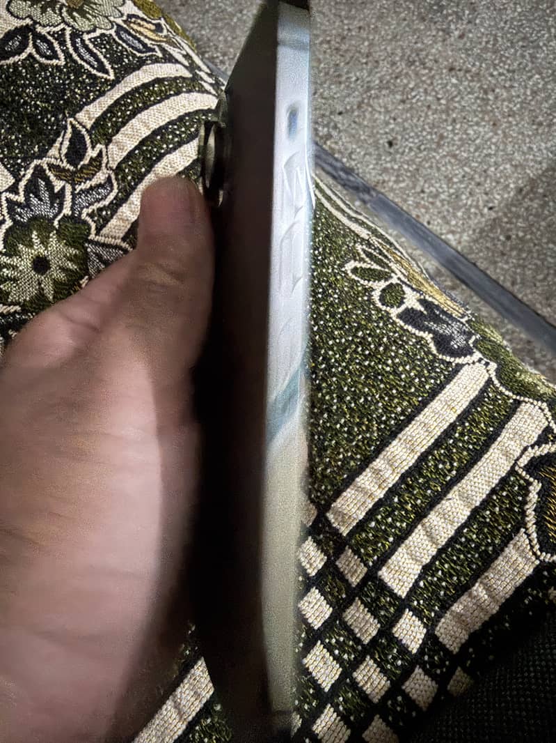 Apple iPhone 13 Pro Max 4