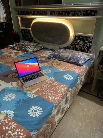 Pure woodish glass king size bed