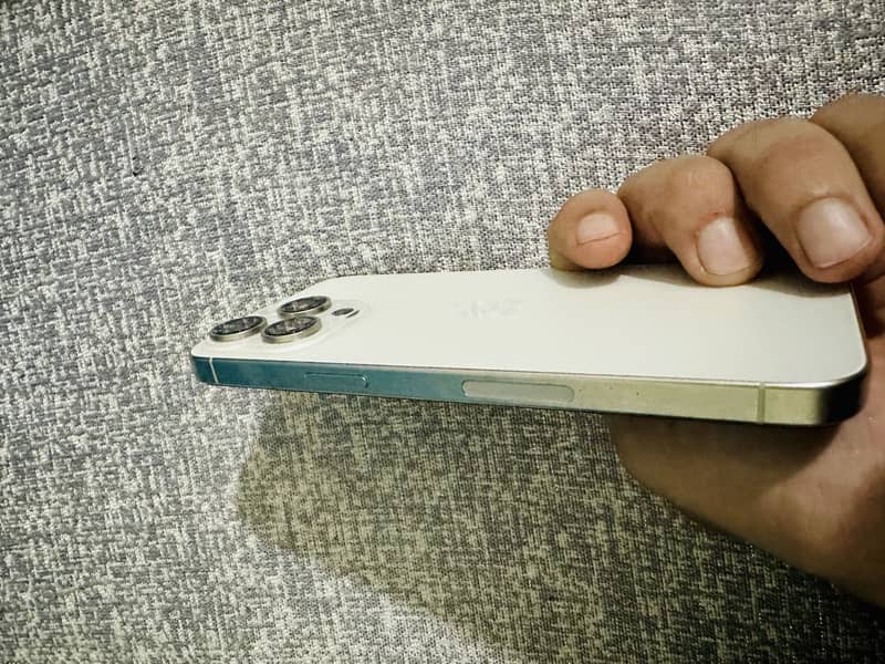iphone 15 pro max 5