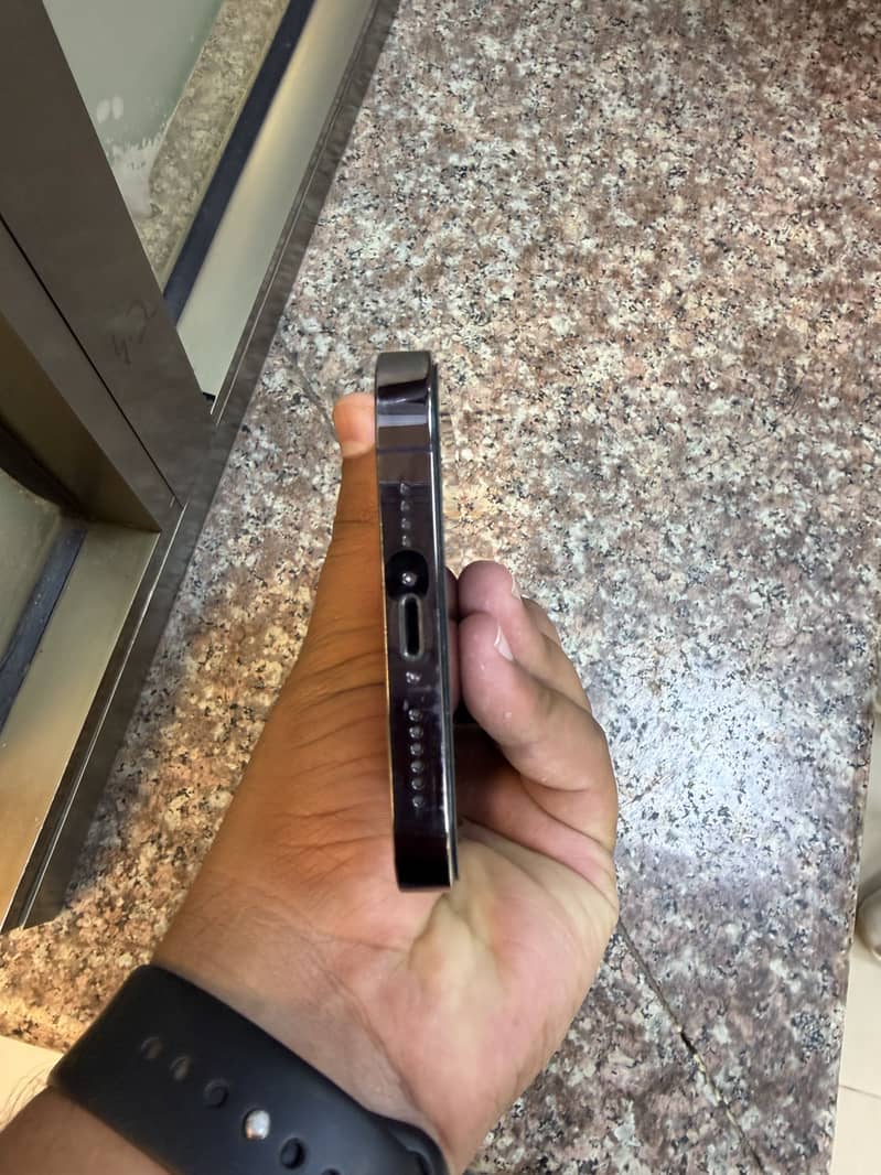 iPhone 14 Pro Max 4