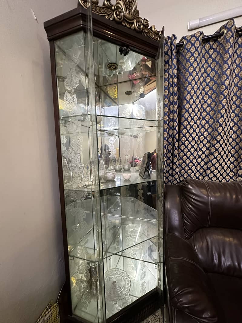 Showcase Corner 0