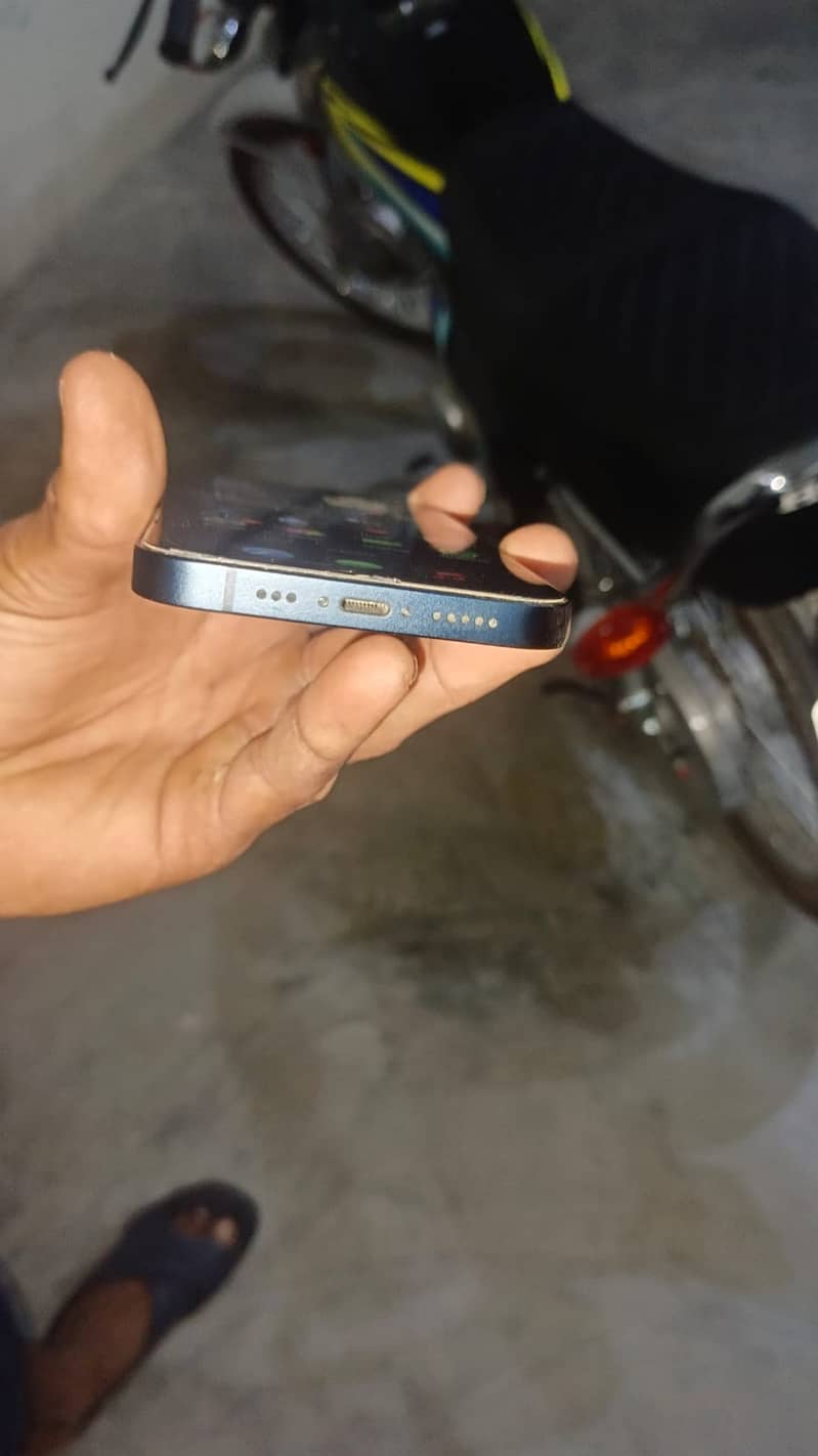 Apple iPhone 13 jv 3