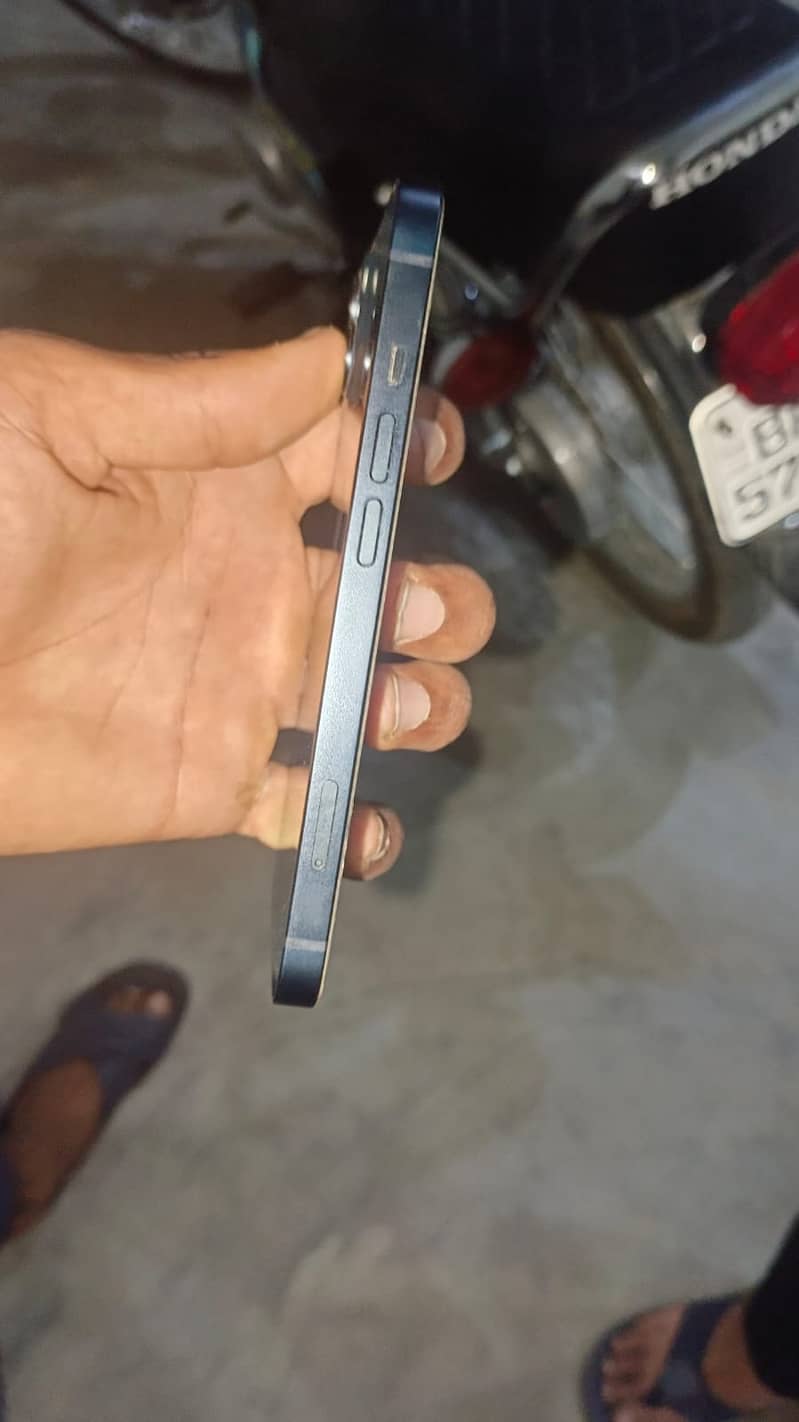Apple iPhone 13 jv 4