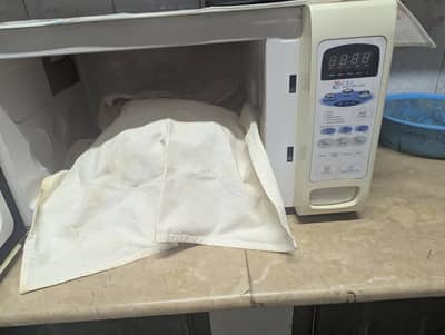 Microwave Oven for Sale – Excellent Condition