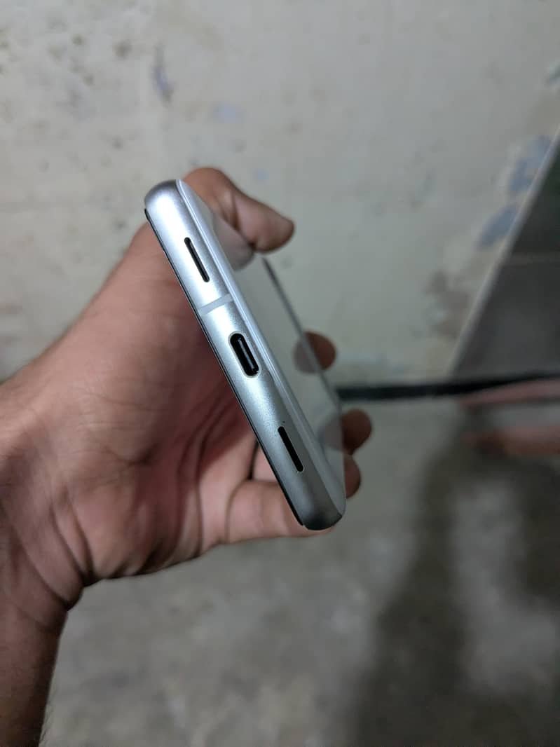 Google pixel 7a 3