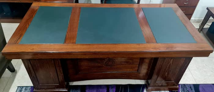 Executive Office Table for Sale – Excellent Condition (10/10)