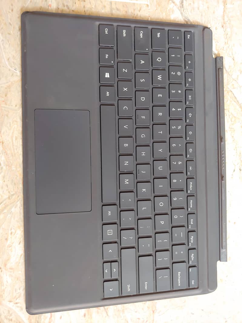 Microsoft Surface Pro. Keyboard 0