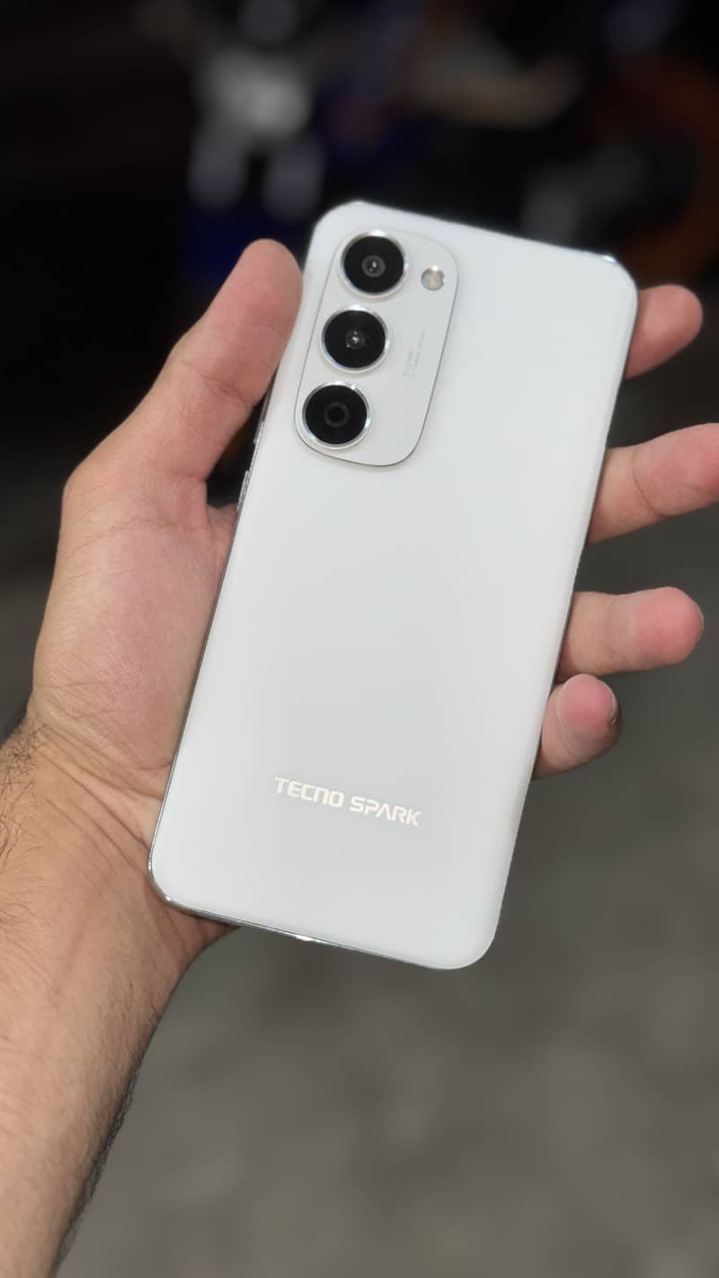 Tecno spark 40 pro plus 0