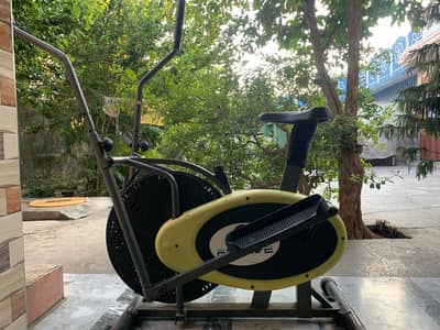 exercise bike / exercise cycle