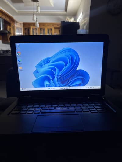 Dell Latitude E7250 – Core i5 5th Gen