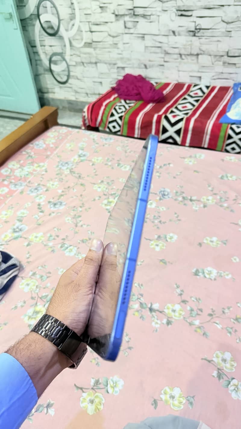 IPAD 10TH GENERATION 4