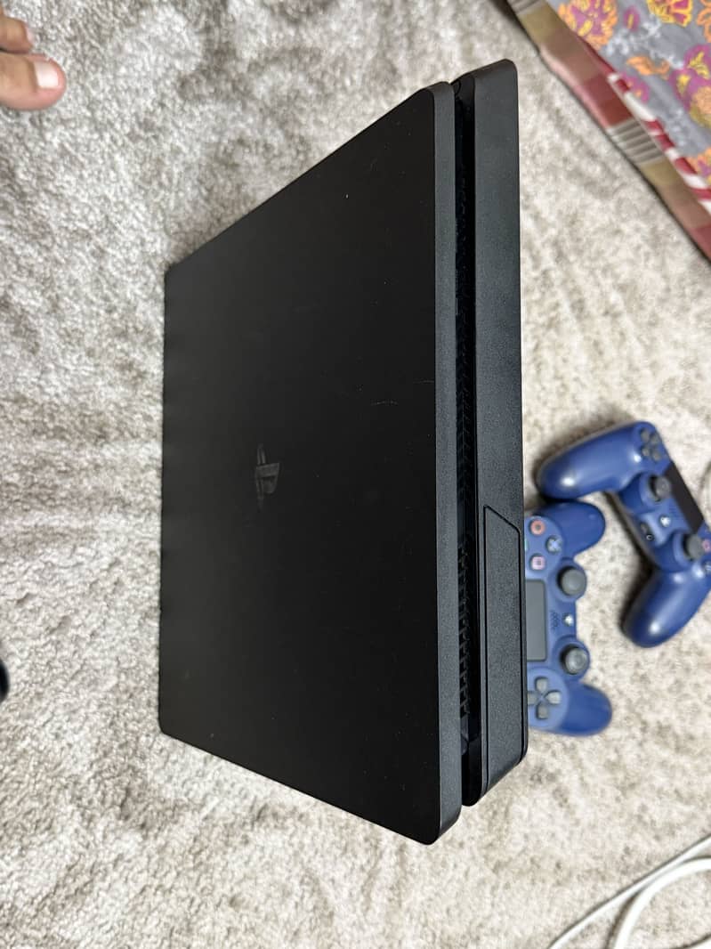 PS4 slim with 4 controllers 1