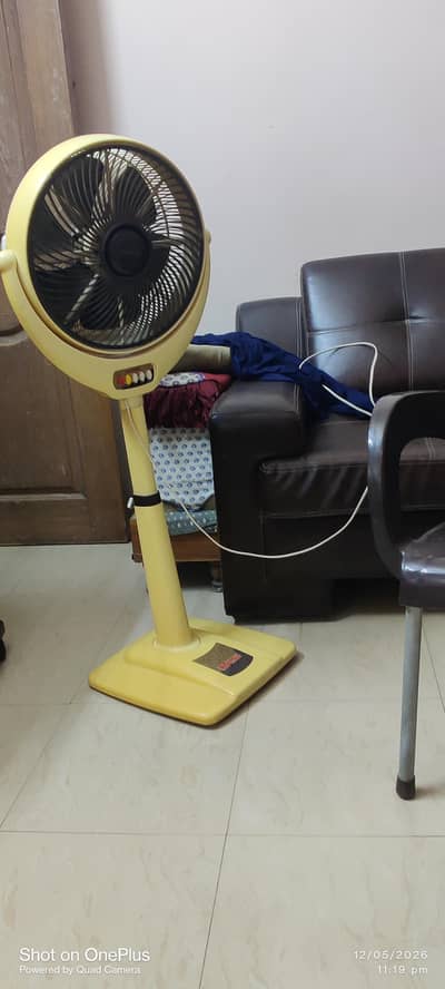 working padestal fan / bracket fan