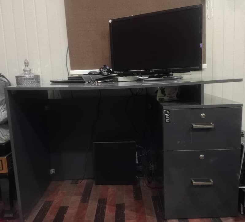 Computer Table 0