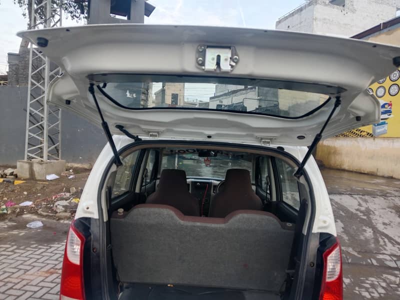 wagon R 12