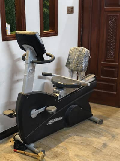 Recumbent Exercise Bike Lifefitness automatic Brand new condition zero
