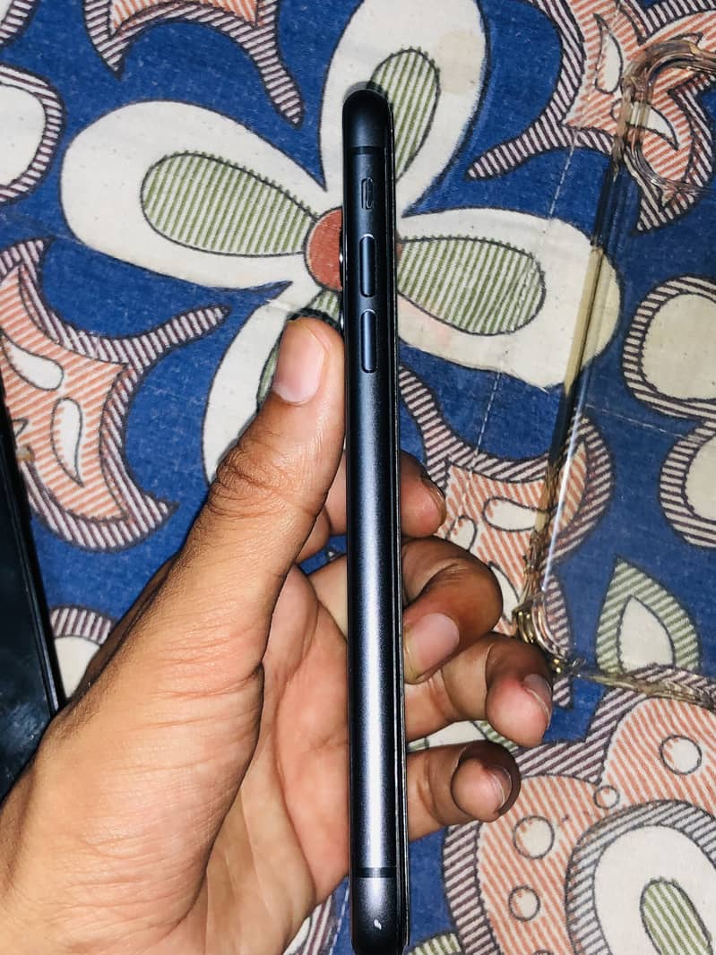Apple iPhone 11 5