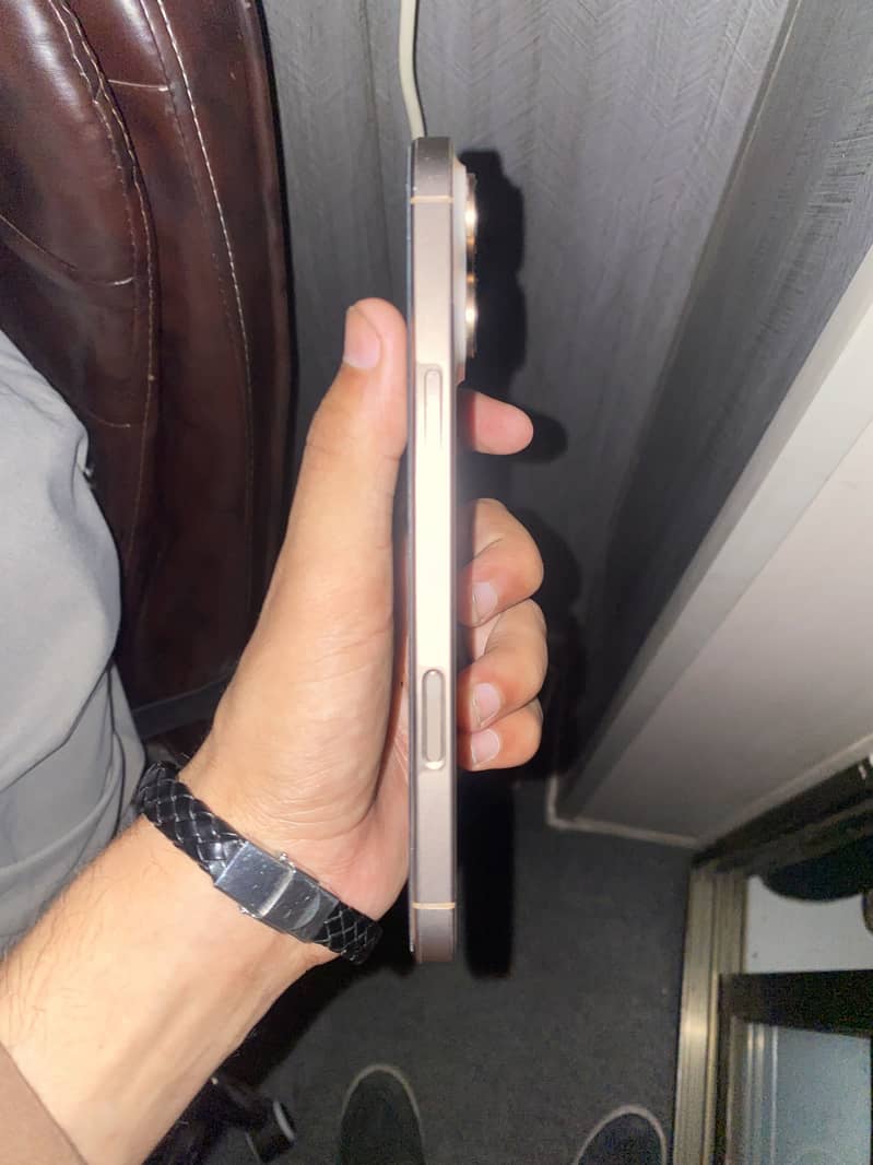 iPhone 16 pro max 1