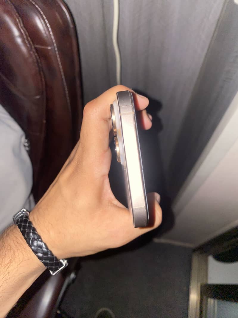 iPhone 16 pro max 2