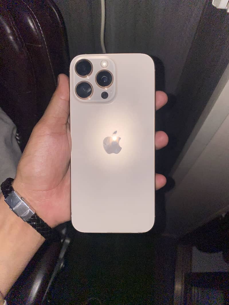 iPhone 16 pro max 4