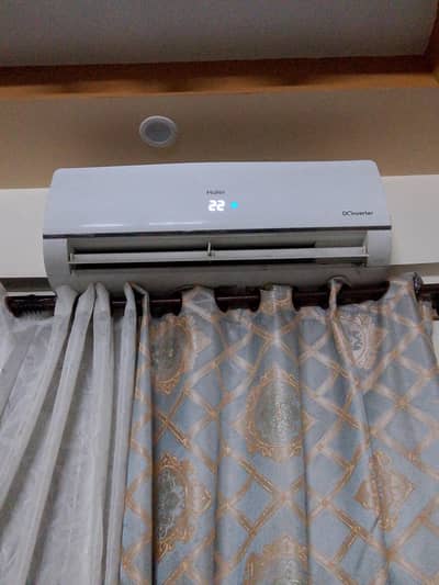 haier Dc invertor 1 ton new condition