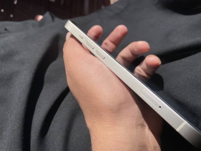 Apple iPhone 13 4