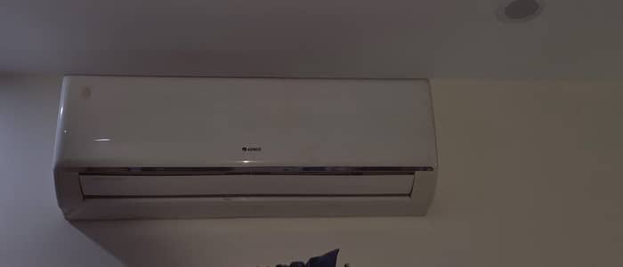 Gree split ac perfect and new condition