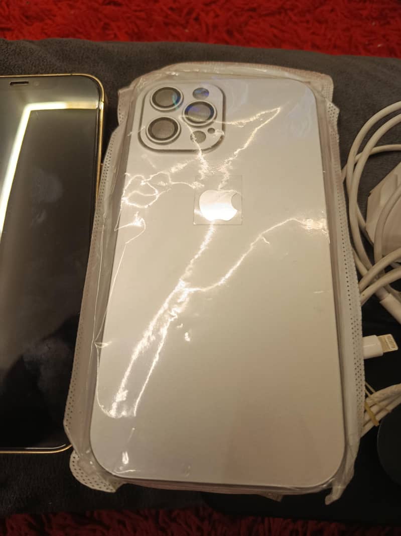 iphone 12 pro max 4