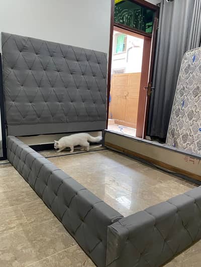 wooden bed + matress