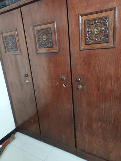 Chinoti wardrobe good condition
