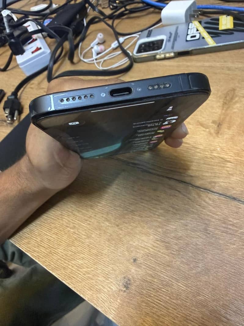 Iphone 15 pro max (jv) 3